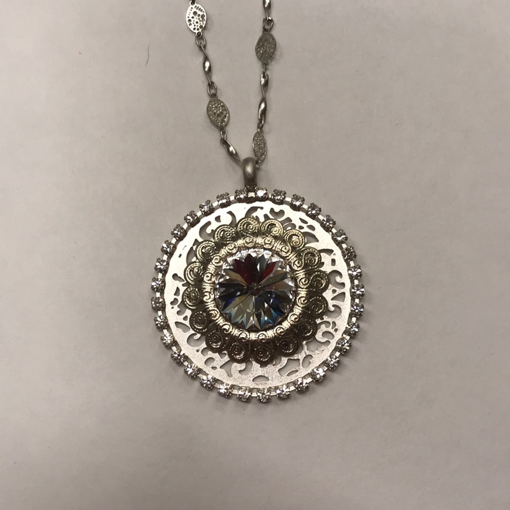 NWT Rhinestone Pendant - Picture 2 of 3